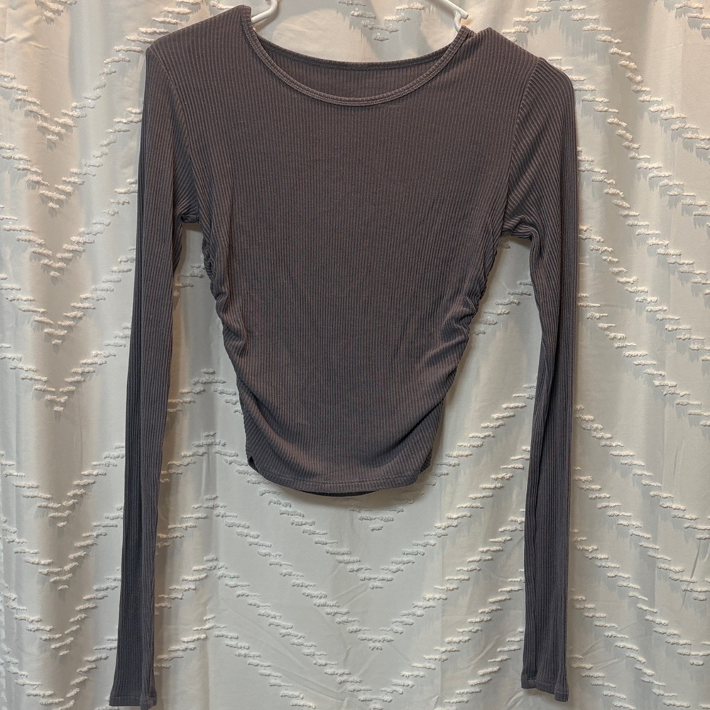 Alo yoga Long-Sleeve Ribbed Crewneck Top in Charcoal Gray